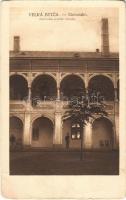 Nagybiccse, Nagy-Bittse, Velká Bytca; Nádvorie starého hradu / Courtyard of the old castle / a régi vár udvara (EB)