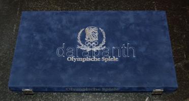 Éremtartó kazetta 3db tálcával, összesen 36 férőhellyel, használt