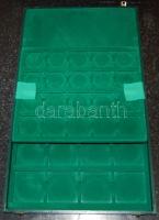 Éremtartó kazetta 2db tálcával, összesen 32 férőhellyel, használt