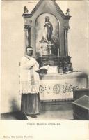 Hévíz, Kápolna oltárképe a pappal, belső. Marton Mór kiadása (EK)