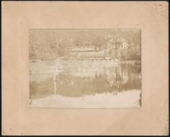 cca 1900 Szovátafürdő, Medve-tó, fotó paszpartuban, 11×15 cm / Sovata, Romania, Bear Lake