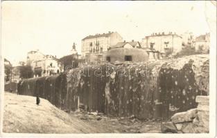 1942 Oroszország, utcakép bunkerrel. Orbán Miklós zls. 118/01. levele / WWI K.u.K. military from the Russian front, concrete bunker. photo + TÁBORI POSTAHIVATAL 18 (EK)