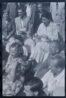 cca 1950-1970 Cipősdoboznyi fekete-fehér és színes tekercs- és síkfilm negatív, vegyes témában