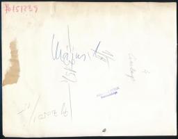 Május elsejei felvonulás zászlókkal, sajtófotó, retusált, szakadással, 26×20 cm