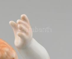 Herendi pisilő kisfiú, kézzel festett, jelzett, formaterv: Nemes György. Hibátlan. m: 18 cm