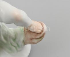 Herendi pisilő kisfiú, kézzel festett, jelzett, formaterv: Nemes György. Hibátlan. m: 18 cm