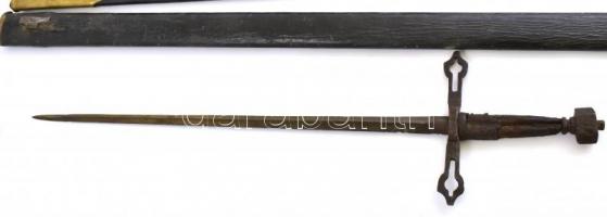 7 db antik tőr és kard hüvely és egy darab tőr, változó, általában rossz állapotban