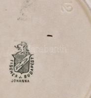 Fischer Ignác fajansz tál a Johanna sorozatból. Máz alatti mintával,. jelzett,kevés kopással. d: 24 ...