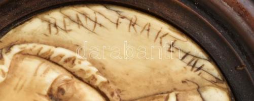 Benjamin Franklin csontból készült portréja, fa és csont keretben. / Portrait made of bone with bone...