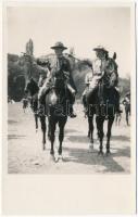 1933 Gödöllő, Cserkész Világ Jamboree: Robert Baden-Powell (Bi-Pi) és Teleki Pál lóháton / IV. Scout Jamboree, Robert Baden-Powell (Bi-Pi) and on Pál Teleki horseback. photo