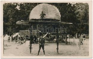 1933 Gödöllő, Cserkész Világ Jamboree, vesszőkből épített cserkész kalap / World Scout Jamboree, scout hat built of twigs at the camp