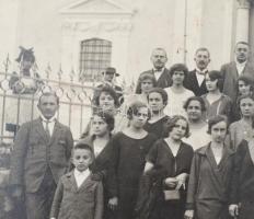 1924 Nyíregyháza, az evangélikus egyház vegyes énekkara, kartonra kasírozott fotó, kopott karton, 17...