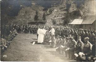 Tölgyesi-szoros (Gyergyótölgyes, Tulghes), első világháborús osztrák-magyar katonák papi áldásosztás közben a táborban / WWI K.u.K. (Austro-Hungarian) military camp, priests blessing the soldiers. photo