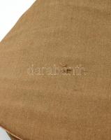 1945-47 M magyar repülőtiszti társasági tányérsapka, 1947 M sapkajelvénnyel, belsejében kissé sérült...