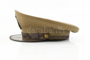 1945 M magyar tiszti társasági tányérsapka, hímzett sapkajelvénnyel, belső peremén kisebb sérüléssel...