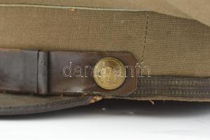 1945 M magyar tiszti társasági tányérsapka, hímzett sapkajelvénnyel, belső peremén kisebb sérüléssel...