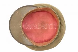 1945 M magyar tiszti társasági tányérsapka, hímzett sapkajelvénnyel, belső peremén kisebb sérüléssel...