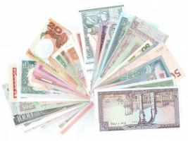 145db-os hajtatlan bankjegy tétel a világ minden tájáról T:I,I-
145pcs of unfolded banknotes lot fr...