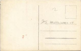 SMS Kaiser Karl VI az Osztrák-Magyar Haditengerészet páncélos cirkálójának matrózai vitorlás csónakb...