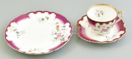 Antik Pfeiffer & Löwenstein neorokokó, aranykontúrozott virág mintás dekorral díszített tányér, csészealj és teás csésze, kézzel festett, jelzett (PLS), tányér d: 19 cm, alján repedéssel, kopott; csészealj d: 14 cm, kopott; csésze m: 6,5 cm, d: 8,5 cm, kopott