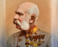 cca 1914-18 Emlék I. Világháborús porcelán bögre, matricás Ferenc József portréval (kitüntetésekkel ...