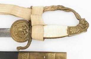 1876M  k.k. tisztviselő kard, bőr és réz hüvellyel, kardbojttal, javított. Gyöngyház berakásos marko...