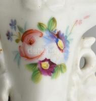 Porcelán váza. Kézzel festett. Jelzés nélkül, alján formaszámmal (?). Kopásokkal. M: 9 cm