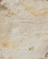 Porcelán váza. Kézzel festett. Jelzés nélkül, alján formaszámmal (?). Kopásokkal. M: 9 cm