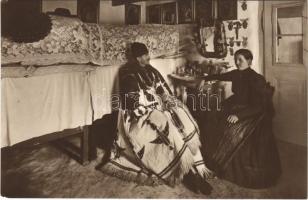 1927 Parasztszoba belseje, magyar folklór. Photo Erdélyi / Hungarian folklore, interior of a peasant house