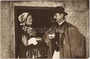 Bizalmasan, magyar folklór. Photo Erdélyi / Hungarian folklore, confidential remarks (kopott sarok / worn corner)