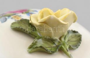 Herendi porcelán rózsás bonbonier, kézzel festett, jelzett, rózsán apró lepattanással. m: 9 cm, d: 1...