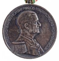 1939. "Magyar Kis Ezüst Vitézségi Érem" ezüstözött Br kitüntetés sérült mellszalaggal, fém...