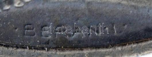 1939. "Magyar Kis Ezüst Vitézségi Érem" ezüstözött Br kitüntetés sérült mellszalaggal, fém...