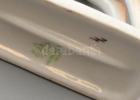 Hollóházi porcelán őzike, kézzel festett, jelzett, hibátlan. 15x10 cm