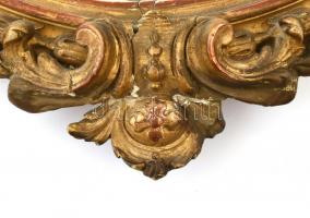 Klasszicista ovális tükör metszett üveggel, aranyozott, faragott fa kerettel. Kis sérülésekkel a far...