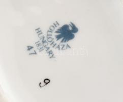 Hollóházi porcelán sirály, kézzel festett, jelzett, két helyen mázhibával. 19x23 cm