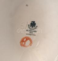 Hollóházi barokk zenész férfi figura, kézzel festett, jelzett, hibátlan. m: 22,5 cm