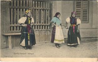 1906 Bánffyhunyad, Huedin; pártás leányok, erdélyi folklór / Transylvanian folklore (b)