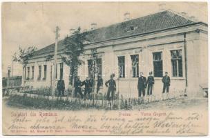 1900 Predeál, Predeal; Vama Ungara / Magyar vámhatóság csendőrökkel / Hungarian Customs Office with gendarme (b)