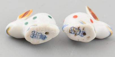Herendi porcelán mini nyuszi (2 db), kézzel festett, jelzett, hibátlan. m: 2 cm