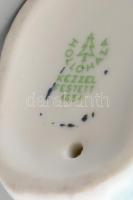 Hollóházi porcelán sirály, kézzel festett, jelzett, alján minimális lepattanással. m: 14 cm