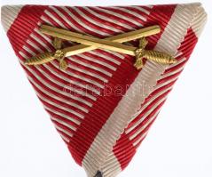 1916. "A Katonai Érdemkereszt III. Osztálya hadidíszítménnyel és kardokkal" fülön jelzett,...