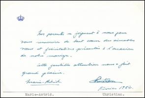 Carl Christian Habsburg herceg (1954-) és felesége Marie-Astrid (1954-) francia nyelvű sorai és autográf aláírásai kártyán, 1982-ből. Lapra montírozva (nem ragasztva), feliratozva holland nyelven. / Archduke Carl Christian of Austria (1954-) and his wife Archduchess Marie-Astrid of Austria (1954-) autograph lines in French and signature on a card from 1982. Mounted (not glued) on a piece of paper, with description in Dutch languague.