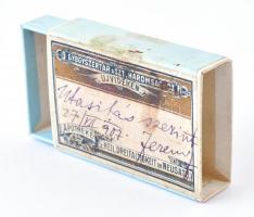 1907 Gyógyszertár a Szentháromsághoz Újvidéken papírdoboz, 3,5×5,5×1,5 cm