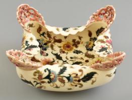 Zsolnay historizáló stílusú, áttört dísztál. Virág mintákkal festett, jelzett, máz alatti kék család...