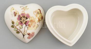 Zsolnay pillangó mintás szív alakú mini bonbonier, kézzel festett, jelzett, hibátlan. 6,5x6,5x4,5 cm