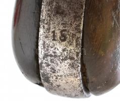 Hat csövű u.n. borsszóró pisztoly. 1826-1850 között. Jelzés nélkül, csak egy beütött 15-ös számmal, ...