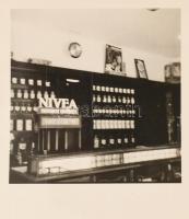 1935-1936 Balatonlelle, villa, üzletbelső Nivea reklámmal, utcaképe, sétány, vitorlás, 17 db fotó, e...