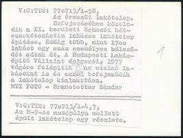 1977 Budapest, az őrmezei lakótelep, Osztapenko-szobor, feliratozott sajtófotó, 9×12 cm