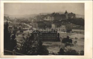 Budapest I. Tabán látképe a bontás utáni állapotban még egy álló épülettel. photo